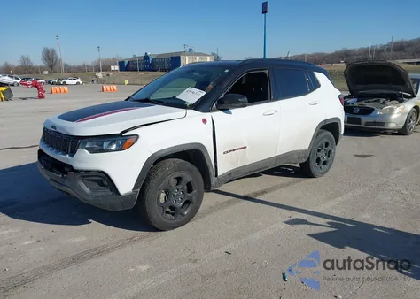 2023 Jeep Compass Trailhawk 4X4 z USA, uszkodzony, nr VIN 3C4NJDDNXPT522745